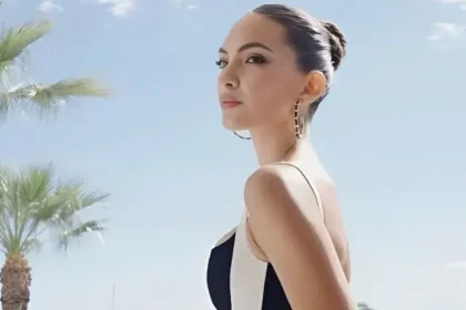 El Festival de Cannes 2025 ha sido, una vez más, el epicentro del glamour y la moda internacional. Entre las estrellas que deslumbraron en la alfombra roja, la modelo y empresaria peruana Natalie Vértiz se robó las miradas al lucir un vestido icónico de Carolina Herrera, el mismo que la reconocida actriz Zendaya llevó para promocionar la película Challengers.