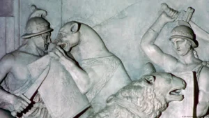 Durante siglos, los relatos sobre gladiadores enfrentándose a bestias salvajes en la arena del Imperio romano parecían leyendas sostenidas por textos antiguos y frescos desvaídos. Pero un hallazgo forense en York, Reino Unido, ha proporcionado la primera prueba física e irrefutable de estos combates brutales. El descubrimiento de las marcas de mordedura de un león en los restos óseos de un gladiador ha abierto una nueva ventana al pasado, revelando la brutalidad del entretenimiento romano en los confines del imperio.