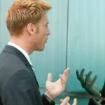 Top 10 razones psicológicas por las que hablar solo no es tan loco como parece