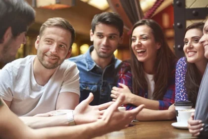 Los 10 Significados de una Persona que Interrumpe Siempre las Conversaciones Según la Psicología