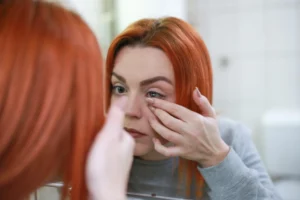 Cirugía del ojo con rayos láser: guía completa sobre procedimientos, beneficios y riesgos 4 Cirugía del ojo con rayos láser: guía completa sobre procedimientos, beneficios y riesgos