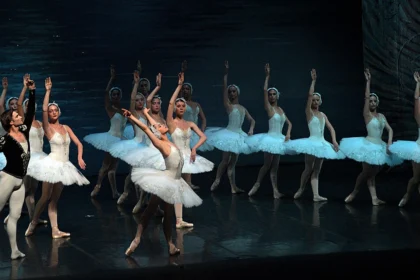 6 Datos Fascinantes sobre Tchaikovsky, el Maestro que Creó “El Lago de los Cisnes” y “El Cascanueces”