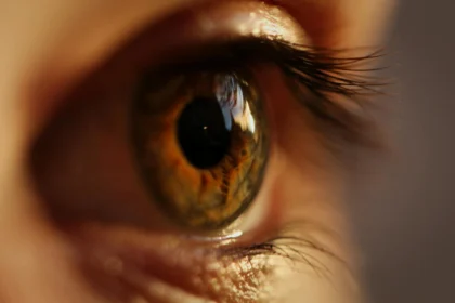 Top 10 Razones por las que No Debes Frotarte los Ojos con las Manos: ¡Cuida tu Salud Visual Hoy!